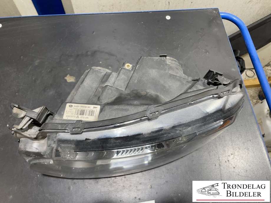 Frontlykt venstre xenon til Land Rover Discovery 2009-2017 (Type IV)  (AH22-13W030-MC|)