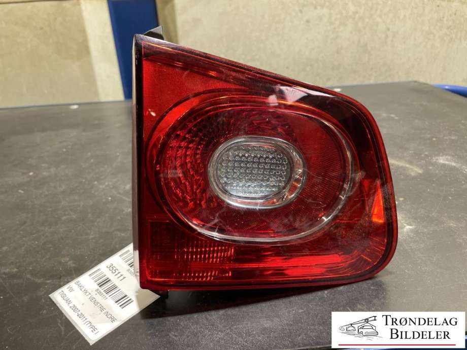 Baklykt venstre indre til VW Tiguan, 2007-2011 (Type I, Fase 1)  (5N0 945 093 B)