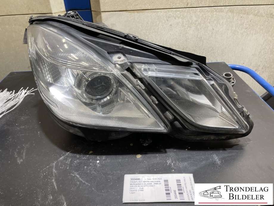 Frontlykt høyre halogen til Mercedes E-Klasse, 2009-2013 (Fase 1) (W212) (W212) (A2128208261KZ)