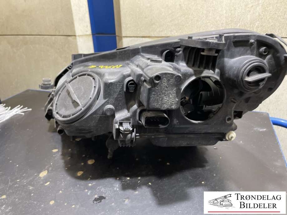 Frontlykt høyre halogen til Mercedes E-Klasse 2009-2013 (Fase 1) (W212) (W212) (A2128208261KZ|)