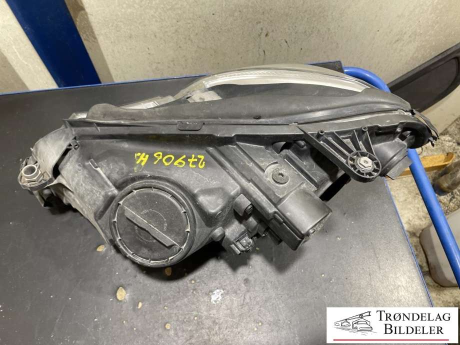 Frontlykt høyre halogen til Mercedes E-Klasse 2009-2013 (Fase 1) (W212) (W212) (A2128208261KZ|)
