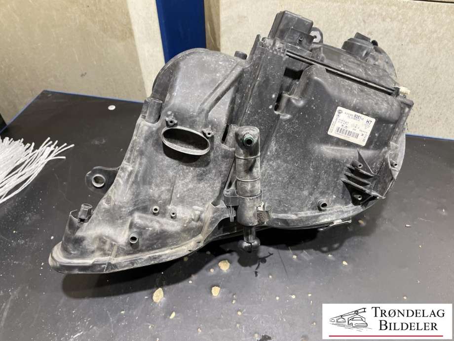 Frontlykt høyre halogen til Mercedes E-Klasse 2009-2013 (Fase 1) (W212) (W212) (A2128208261KZ|)