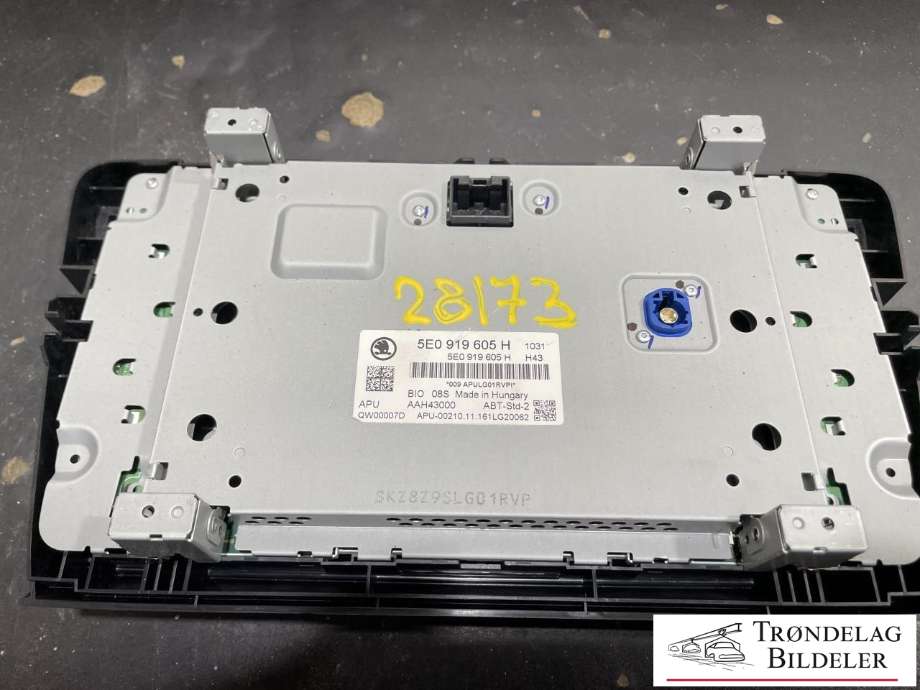 Bilstereo navigasjon skjerm til Škoda Octavia 2013-2016 (Type III, Fase 1)  (5E0 919 605 H|)
