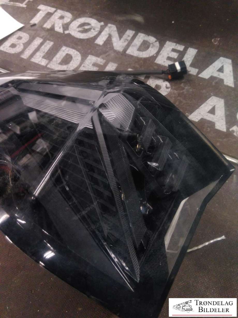 Baklykt venstre ytre til Peugeot e-3008 2023-->> (B354927|)