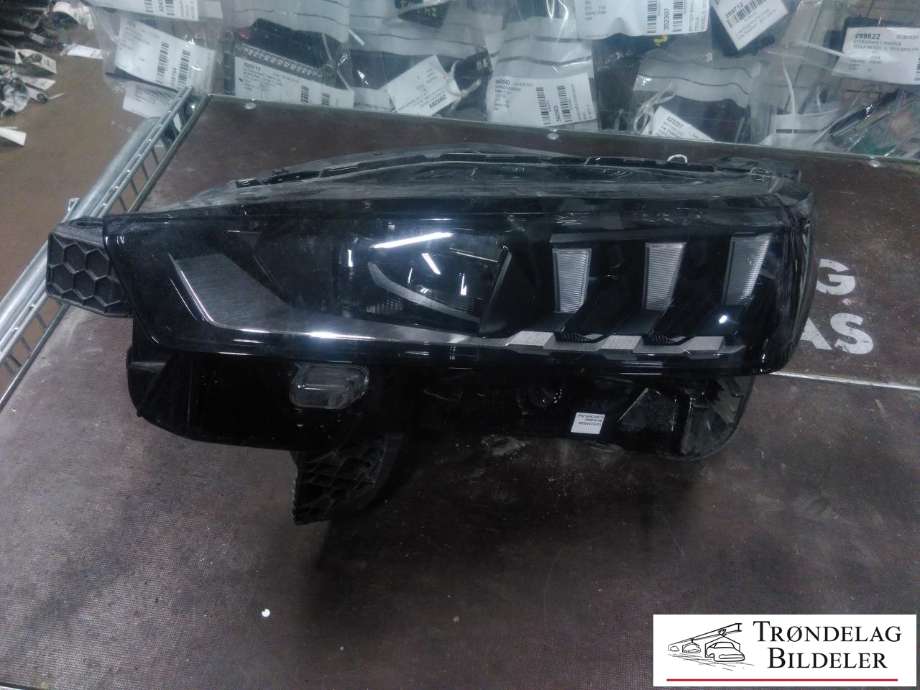 Frontlykt venstre full-LED til Peugeot e-3008, 2023-->>