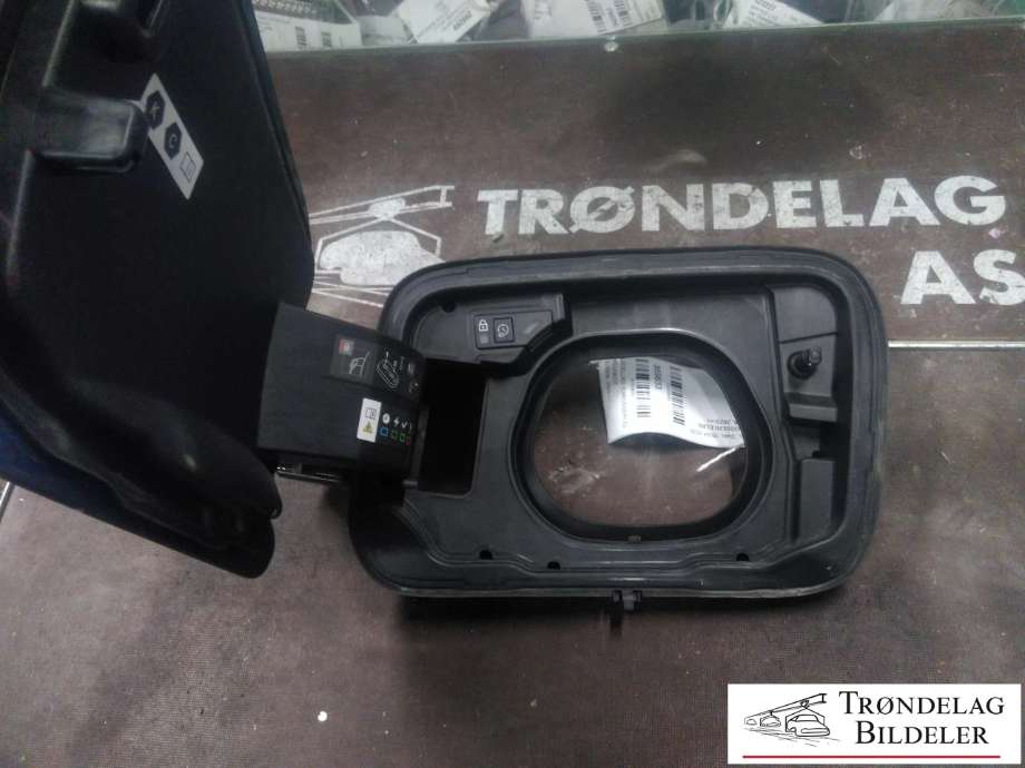 Ladeluke karosseri elbil til Peugeot e-3008 2023-->>