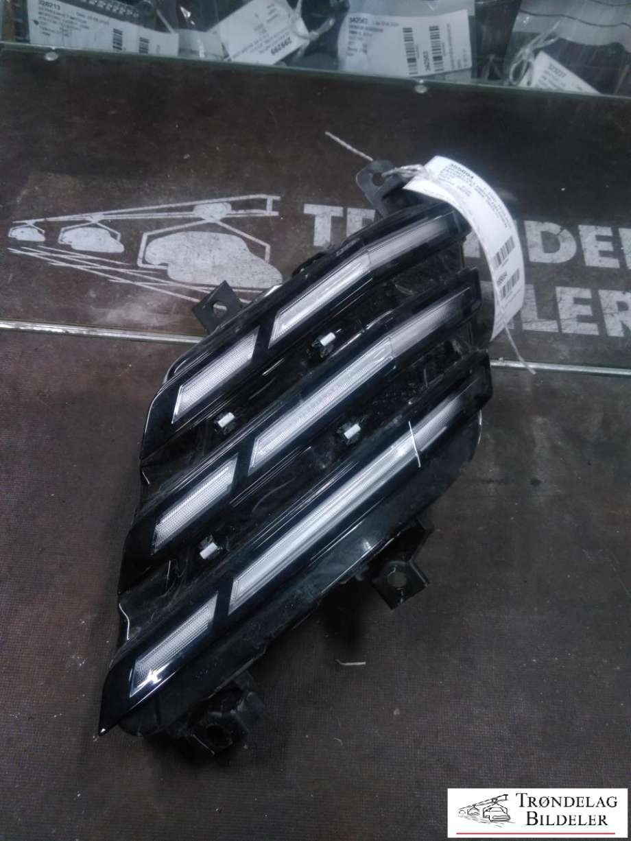 Frontlykt høyre halogen til Peugeot e-3008, 2023-->> (98 512 171 80)