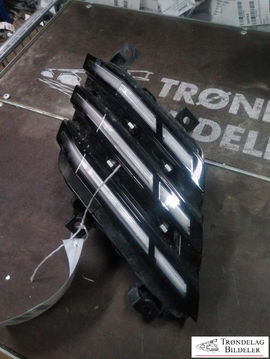 Frontlykt venstre full-LED til Peugeot e-3008, 2023-->> (98 454 348 80)