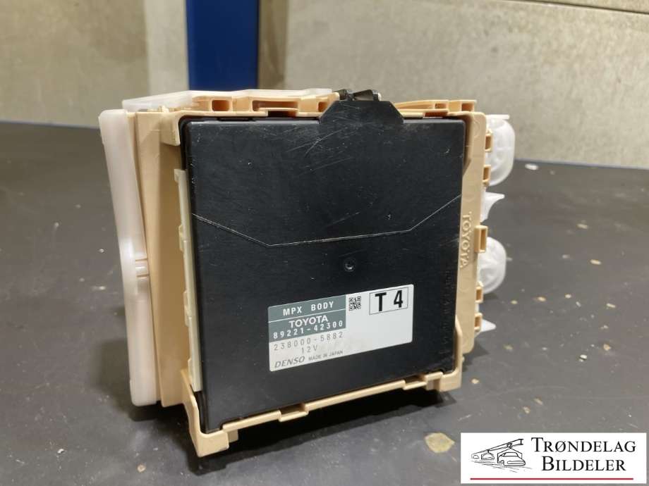 Sikringsboks til Toyota RAV4 2016-2019 (Type IV, Fase 2)  (82730-42811|)