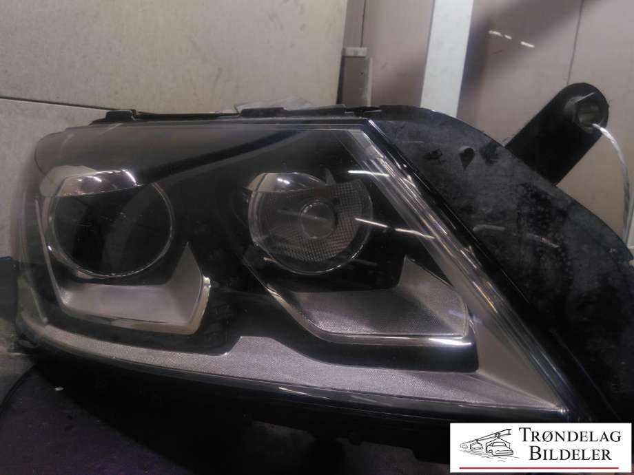 Frontlykt høyre xenon til VW Golf V, Combi, 2003-2008  (T177)