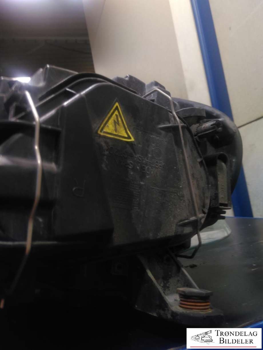 Frontlykt høyre xenon til VW Golf V, Combi 2003-2008  (T177|)