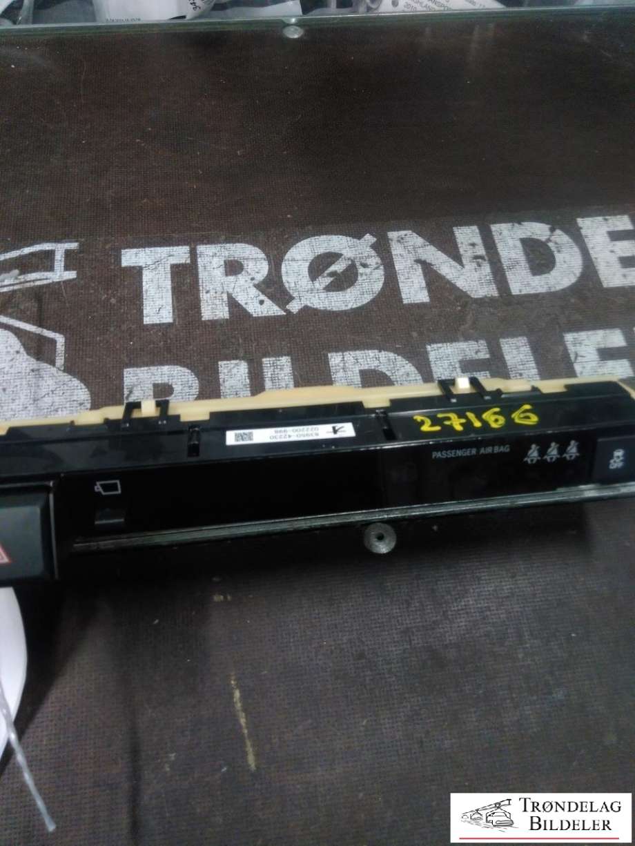 Bryter nødblink til Toyota RAV4, 2016-2019 (Type IV, Fase 2)  (8395042230)