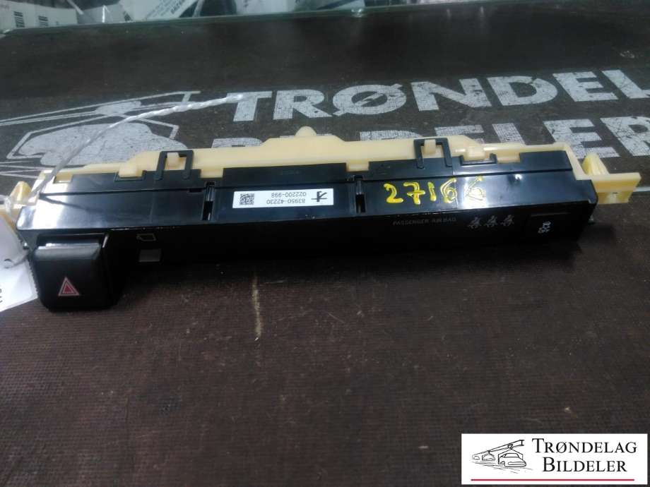 Bryter nødblink til Toyota RAV4 2016-2019 (Type IV, Fase 2) (8395042230|022200998|)