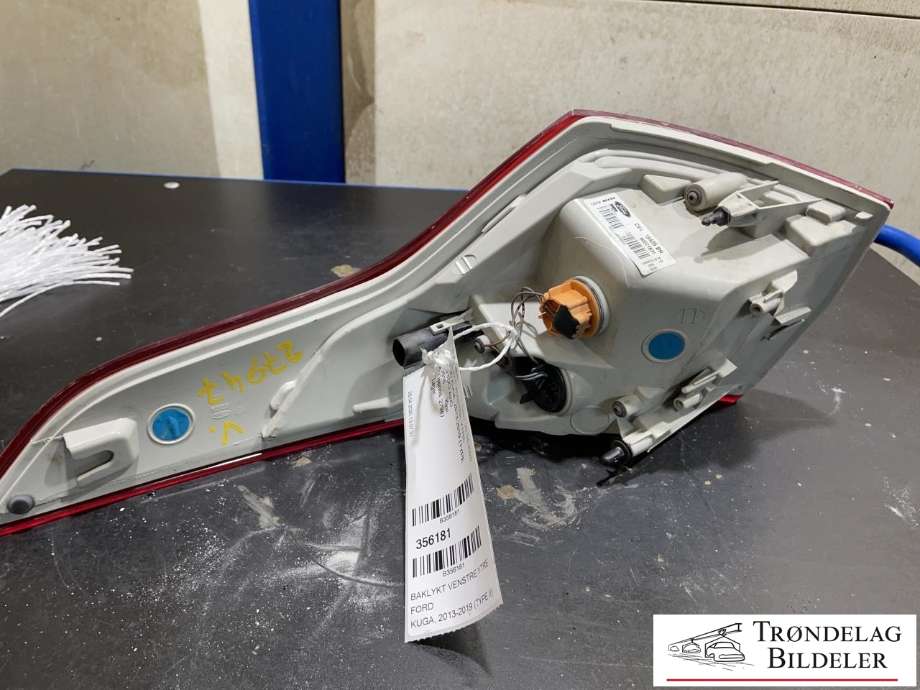 Baklykt venstre ytre til Ford Kuga 2013-2019  (CV44-13405-BH|)