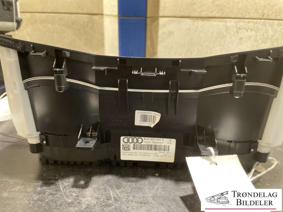 Instrumentpanel til Audi Q3 2011-2014 (Type I, Fase 1)  (8U0 920 930 E|)