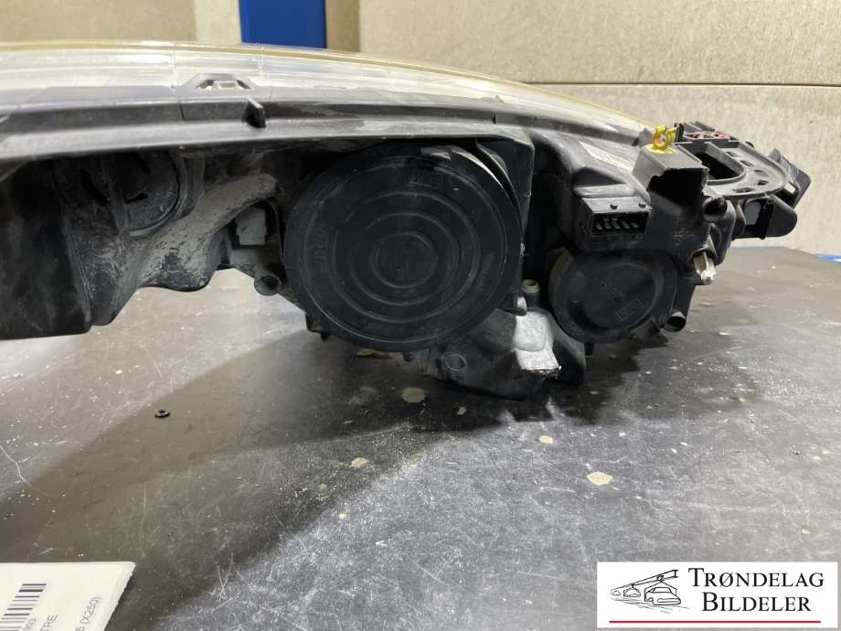 Frontlykt venstre halogen til Peugeot 207 2006-2012  (6208 95|)