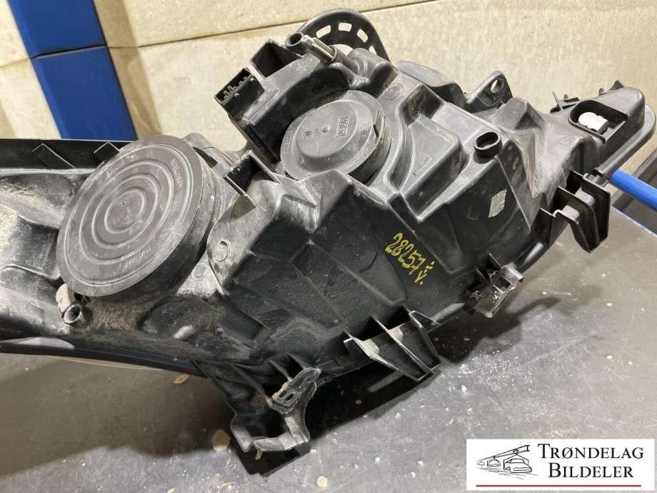Frontlykt venstre halogen til Peugeot 207 2006-2012  (6208 95|)