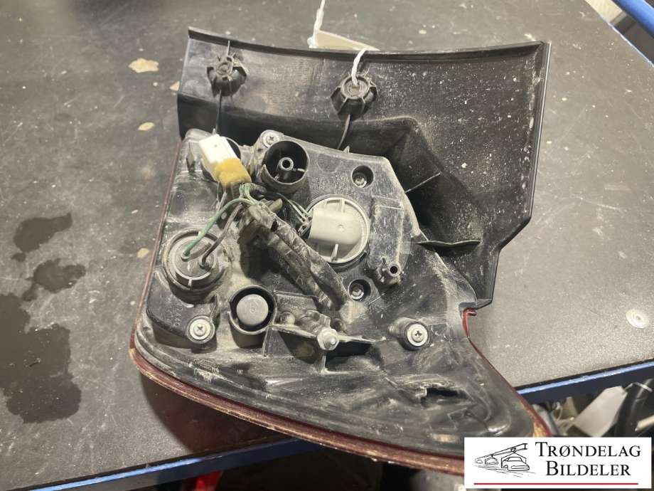 Baklykt venstre ytre til Mitsubishi ASX 2010-2019  (8330A689|)