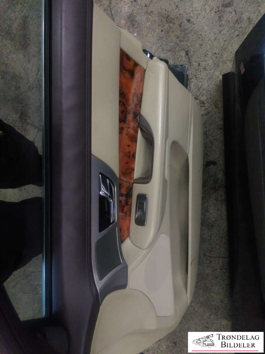 Dør høyre foran til Jaguar XF 2008-2015 (X250) (X250) (C2Z2060|8X23F20124AB|)
