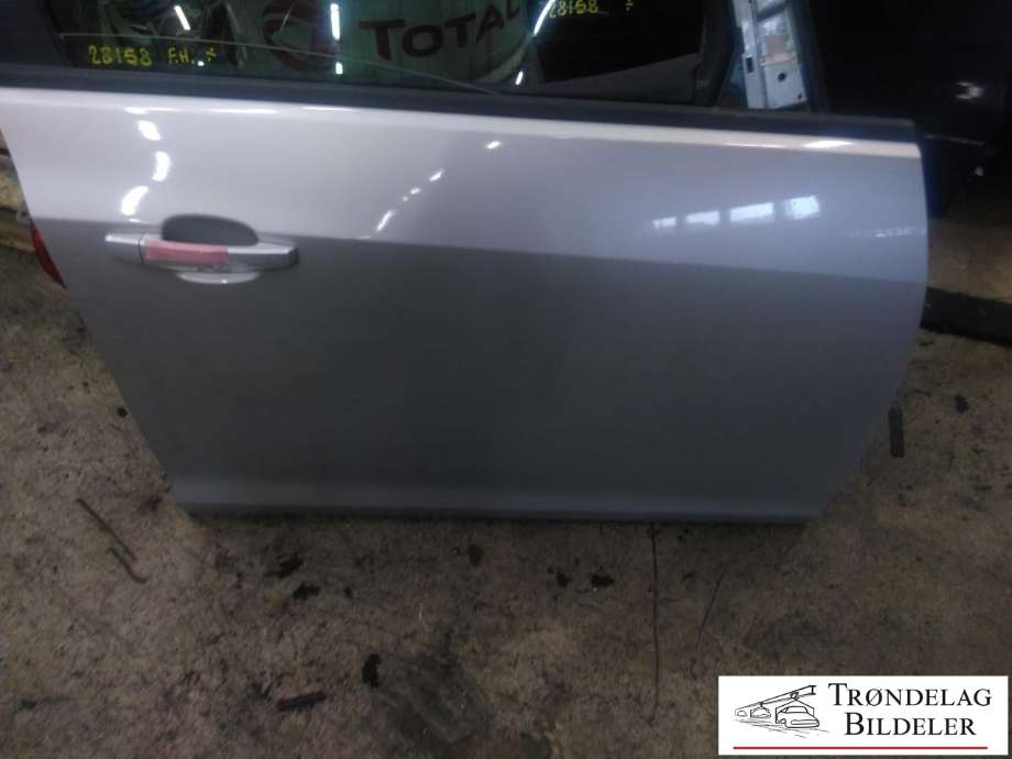 Dør høyre foran til Mitsubishi Outlander 2007-2010 (Type II, Fase 1)  (5700A278|5700B398|)