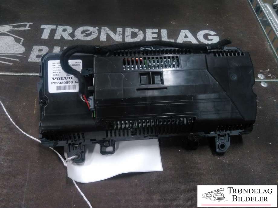 Instrumentpanel til Polestar 2 2020-->>  (32320553|)