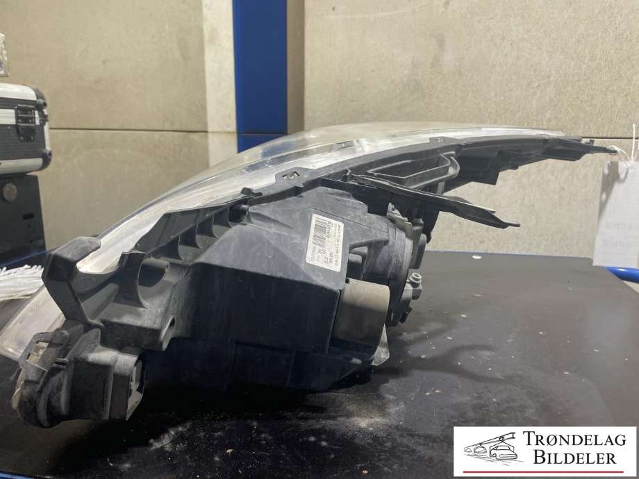 Frontlykt høyre halogen til Peugeot 3008 2009-2016 (Type I)  (96 825 190 80|)