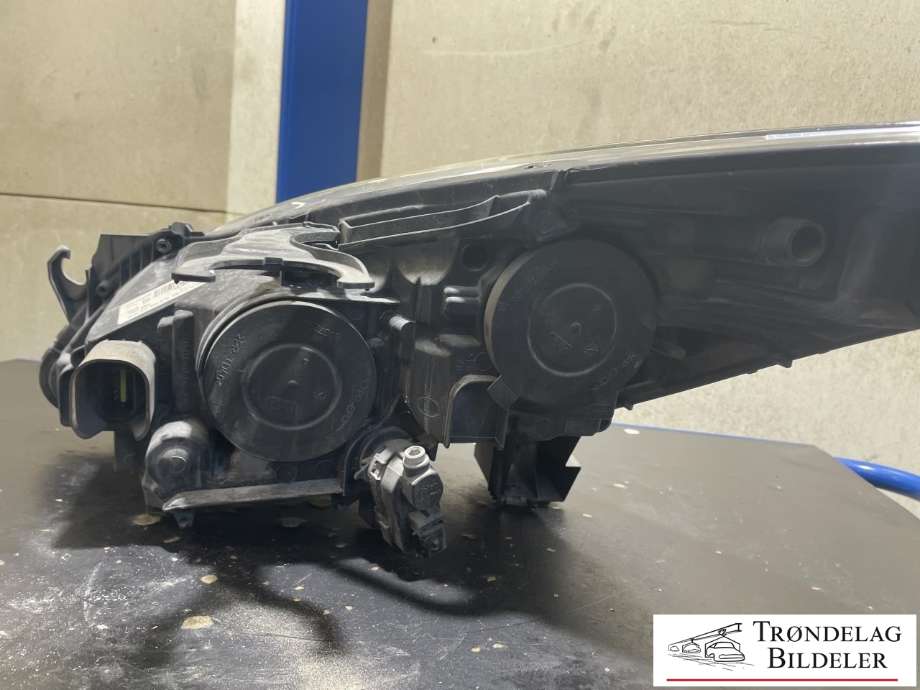 Frontlykt høyre halogen til Peugeot 3008 2009-2016 (Type I)  (96 825 190 80|)