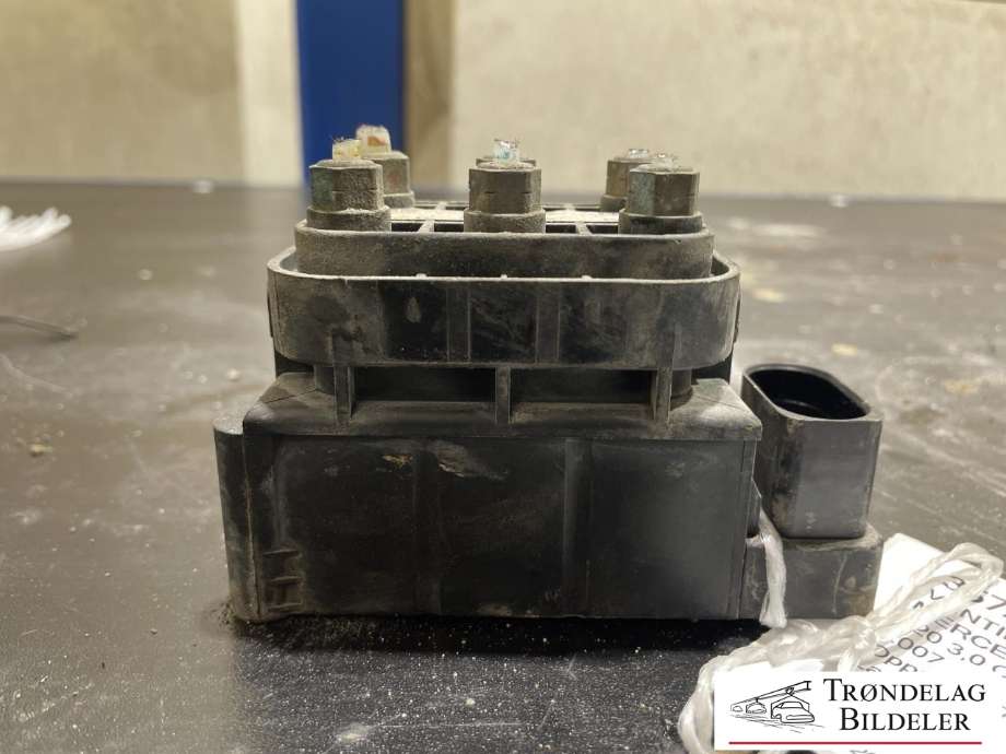 Ventilblokk luftfjæring til Mercedes R-Klasse 2006-2013 (W251) (W251) (A251 320 00 58|)