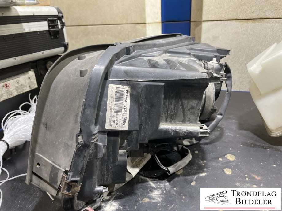 Frontlykt høyre xenon til Volvo XC90 2007-2014 (Type I, Fase 2)  (VALEO|31446873|31290893|)