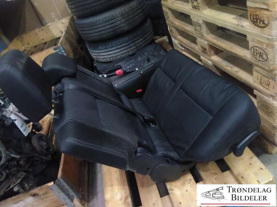 Sete bak til Mitsubishi Pajero 2016-2019 (Type IV, Fase 2)  (6902C266XC|)