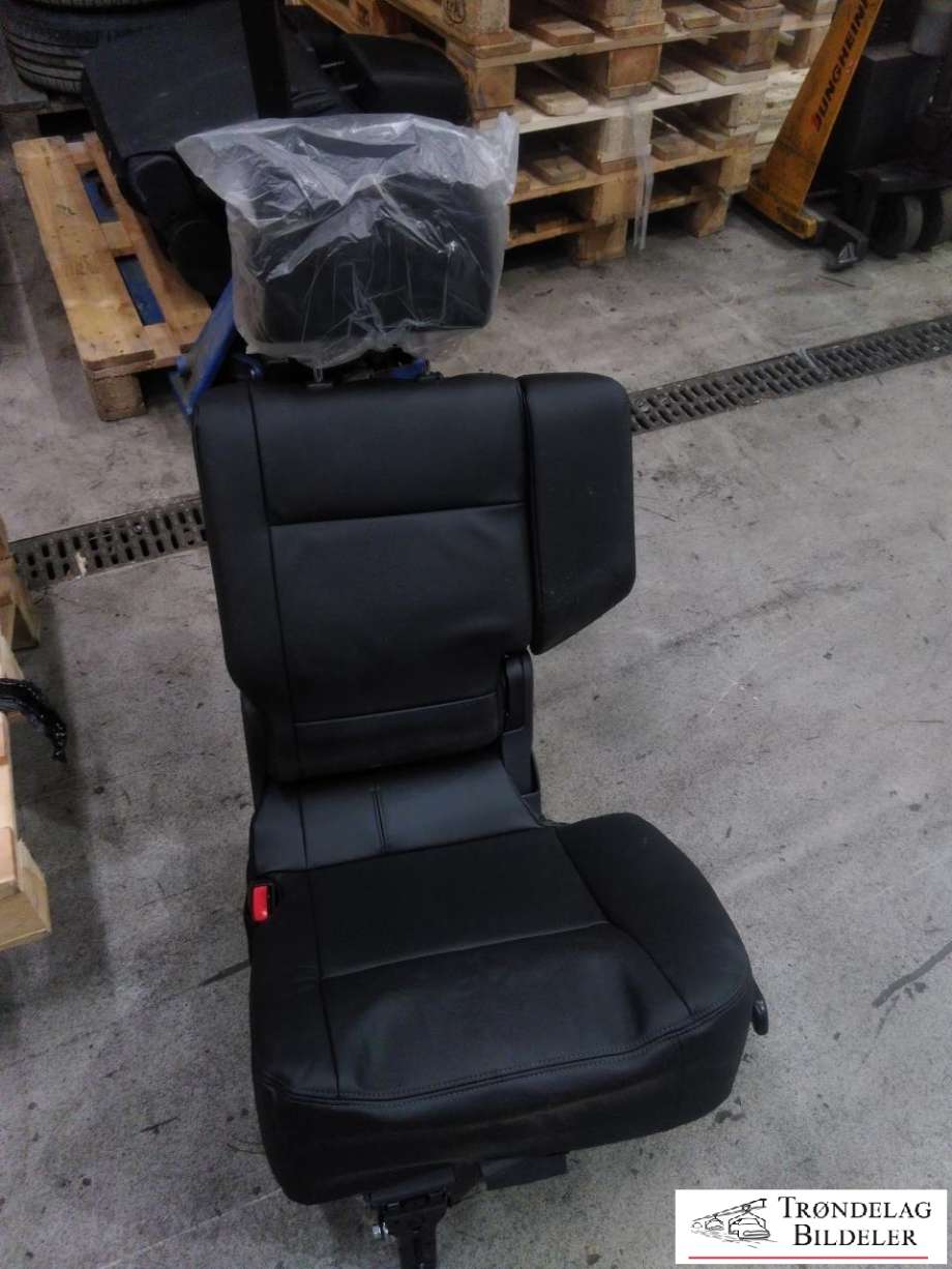 Sete bak til Mitsubishi Pajero 2016-2019 (Type IV, Fase 2)  (6902C266XC|)