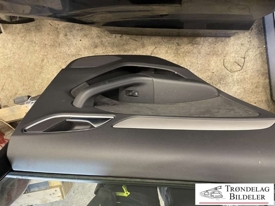 Dør venstre bak til Audi Q3 2011-2014 (Type I, Fase 1)  (8U0 833 051 A|8U0 833 051 B|)
