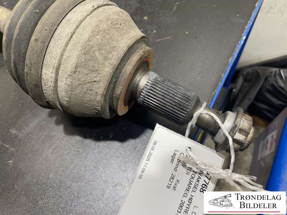Drivaksel høyre foran til VW Touareg 2003-2007 (Type I, Fase 1)  (7L6 407 271 G|7L6 407 271 GX|)