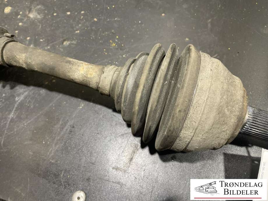 Drivaksel høyre foran til VW Touareg 2003-2007 (Type I, Fase 1)  (7L6 407 271 G|7L6 407 271 GX|)