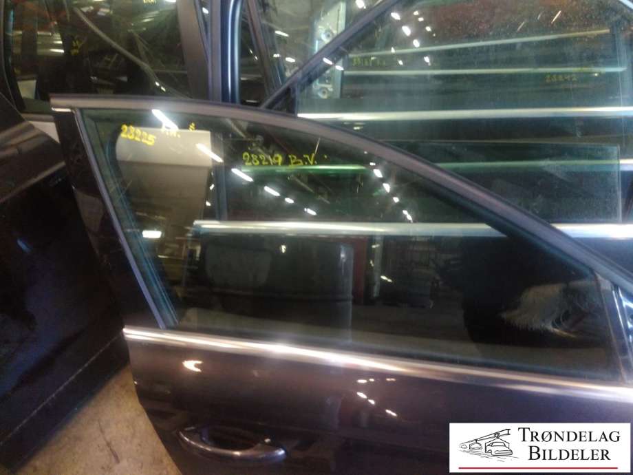 Dør høyre foran til Audi A4, Allroad 2009-2016 (Type I) (B8) (B8) (8K0 831 052 J|)