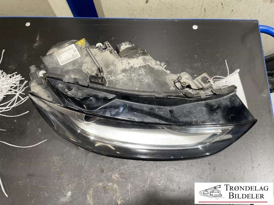 Frontlykt høyre xenon til Audi A4, Allroad 2009-2016 (Type I) (B8) (B8) (8K0 941 044 C|8K0 941 044 F|8K0 941 006 C)