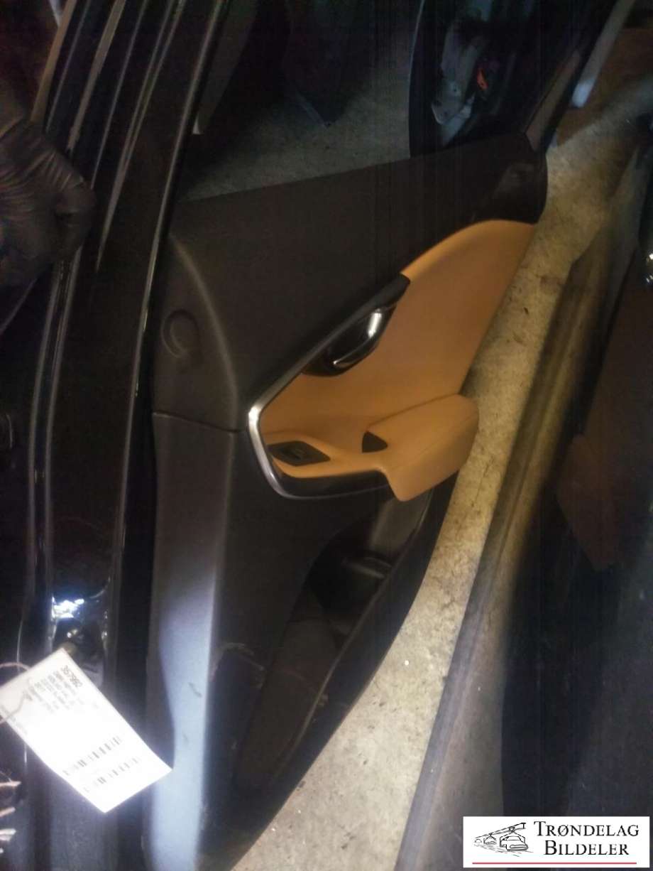 Dør høyre bak til Volvo V40 2012-2019  (32351000|31278443|)