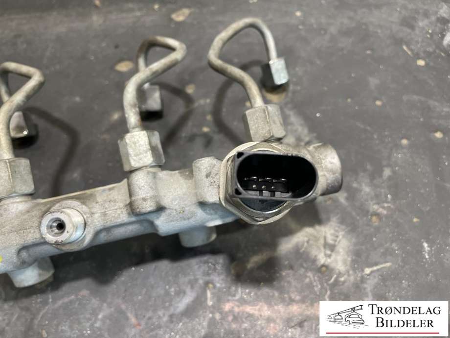 Dyseskinne (fuelrail) til Audi A7 2010-2014 (Type I, Fase 1)  (059 130 089 BS|05A 906 051|)
