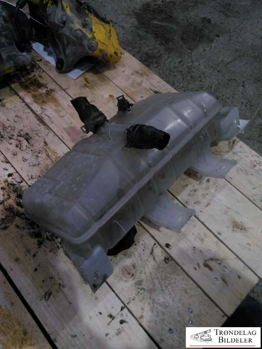 Ekspansjonstank til Tesla Model X, 2016-->>  (1036124-00-D)