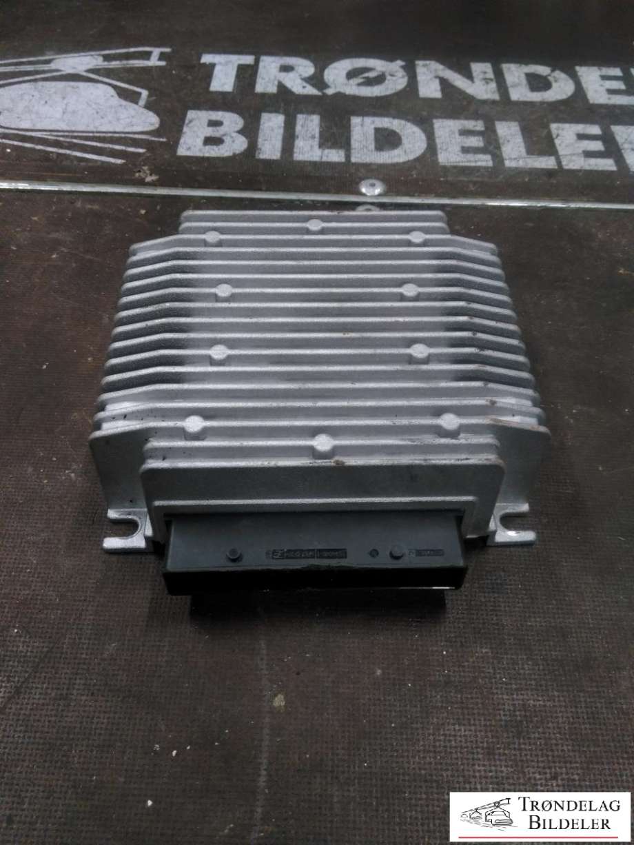 Bilstereo forsterker til Tesla Model X, 2016-->>  (100483310A)