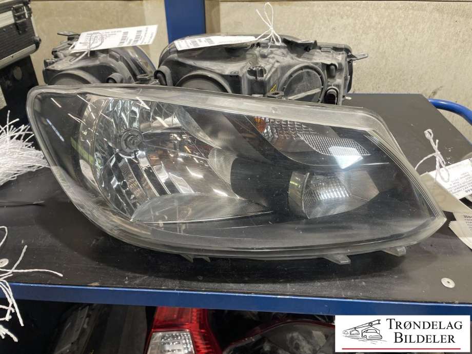 Frontlykt høyre halogen til VW Caddy, 2010-2015 (Type III, Fase 2)  (2K5 941 006 B)