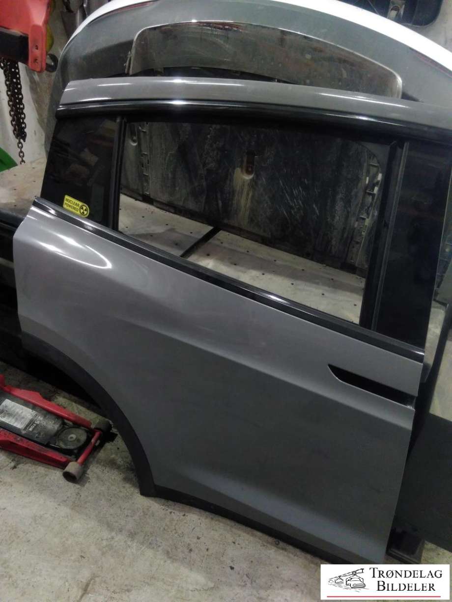 Dør høyre bak til Tesla Model X, 2016-->>  (1028791-E0-K)