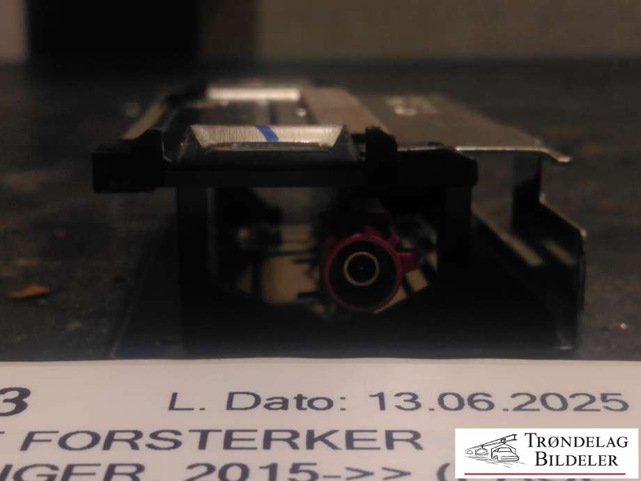 Antenne forsterker til Ford Ranger / Ranger Raptor 2015-2022  (N1WT-19K351-AB|)