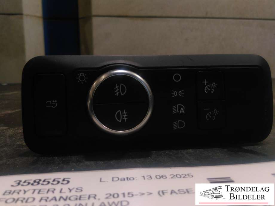 Bryter lys til Ford Ranger / Ranger Raptor 2015-2022 (N1WT-13D061-KBW|N1WT-13D061-KB3JA6|)