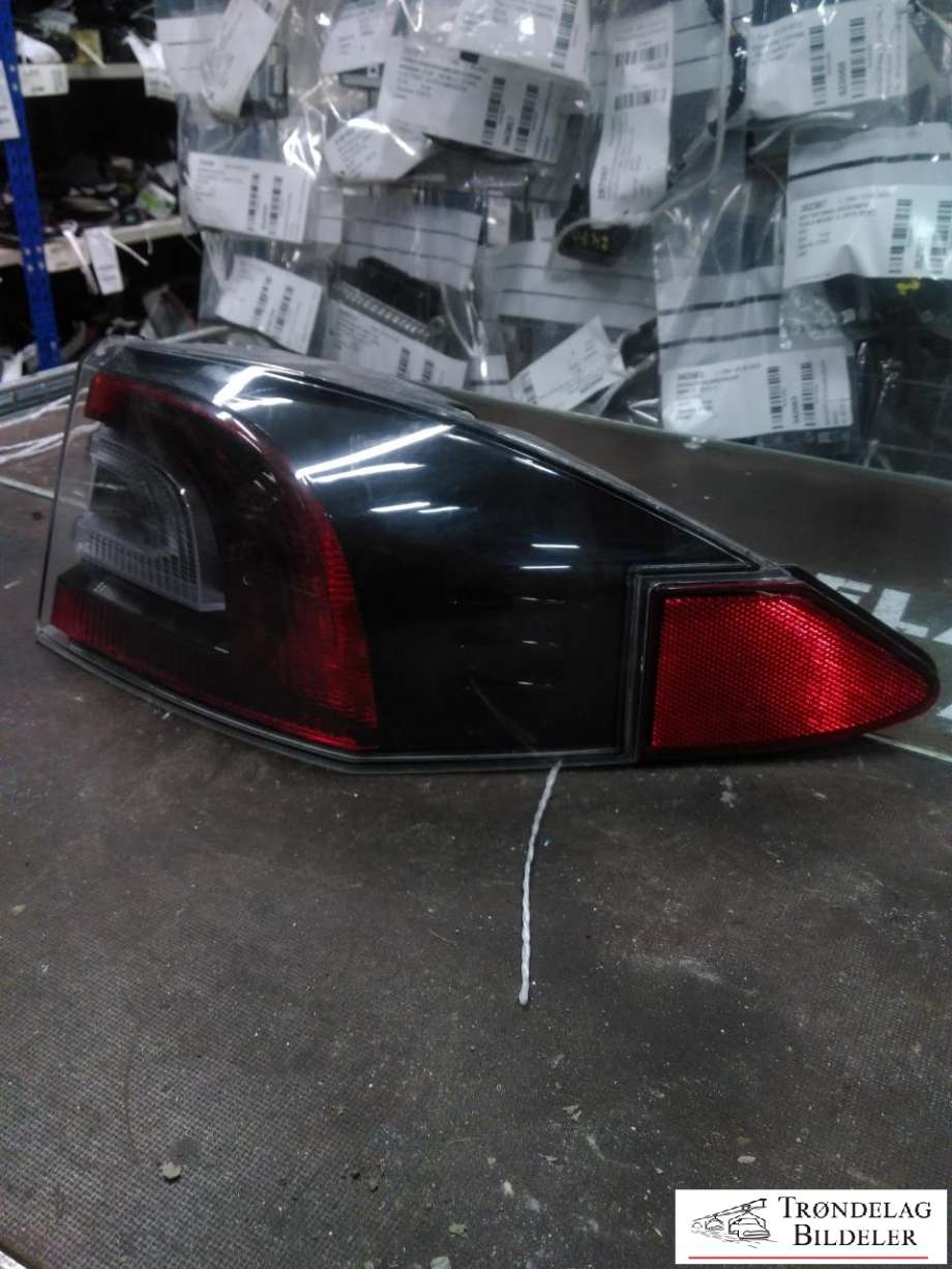Baklykt høyre ytre til Tesla Model S 2013-2016 (Fase 1)  (6005921-00-C|)