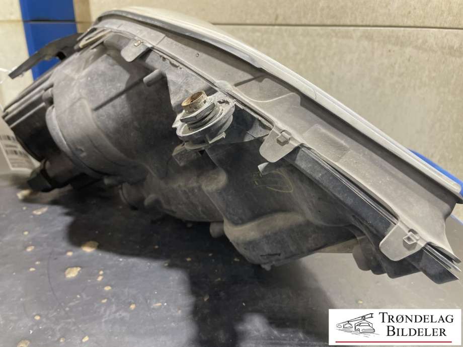 Frontlykt venstre xenon til Mercedes ML 2005-2011 (W164) (W164) (A 164 820 53 61|A 164 820 53 61 65|)