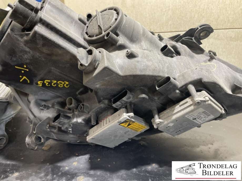 Frontlykt venstre xenon til Mercedes ML 2005-2011 (W164) (W164) (A 164 820 53 61|A 164 820 53 61 65|)