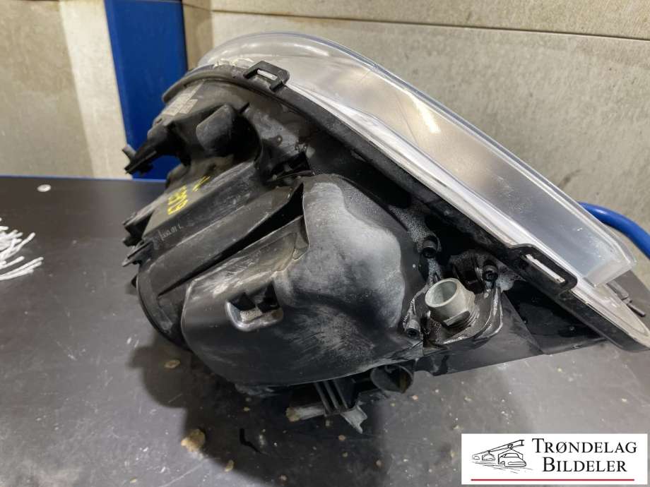 Frontlykt venstre halogen til Mercedes GLK 2008-2015 (X204) (X204) (A2048204761|A2048206859|)