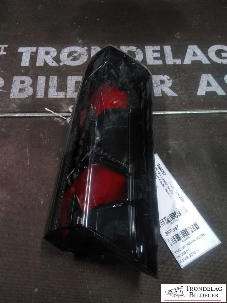 Baklykt høyre indre til Peugeot e-2008 2019-->> (98 259 571 80|)