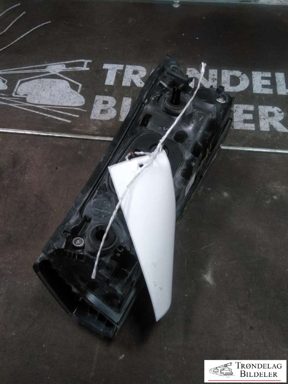 Baklykt venstre indre til Peugeot e-2008 2019-->> (98 259 575 80|)